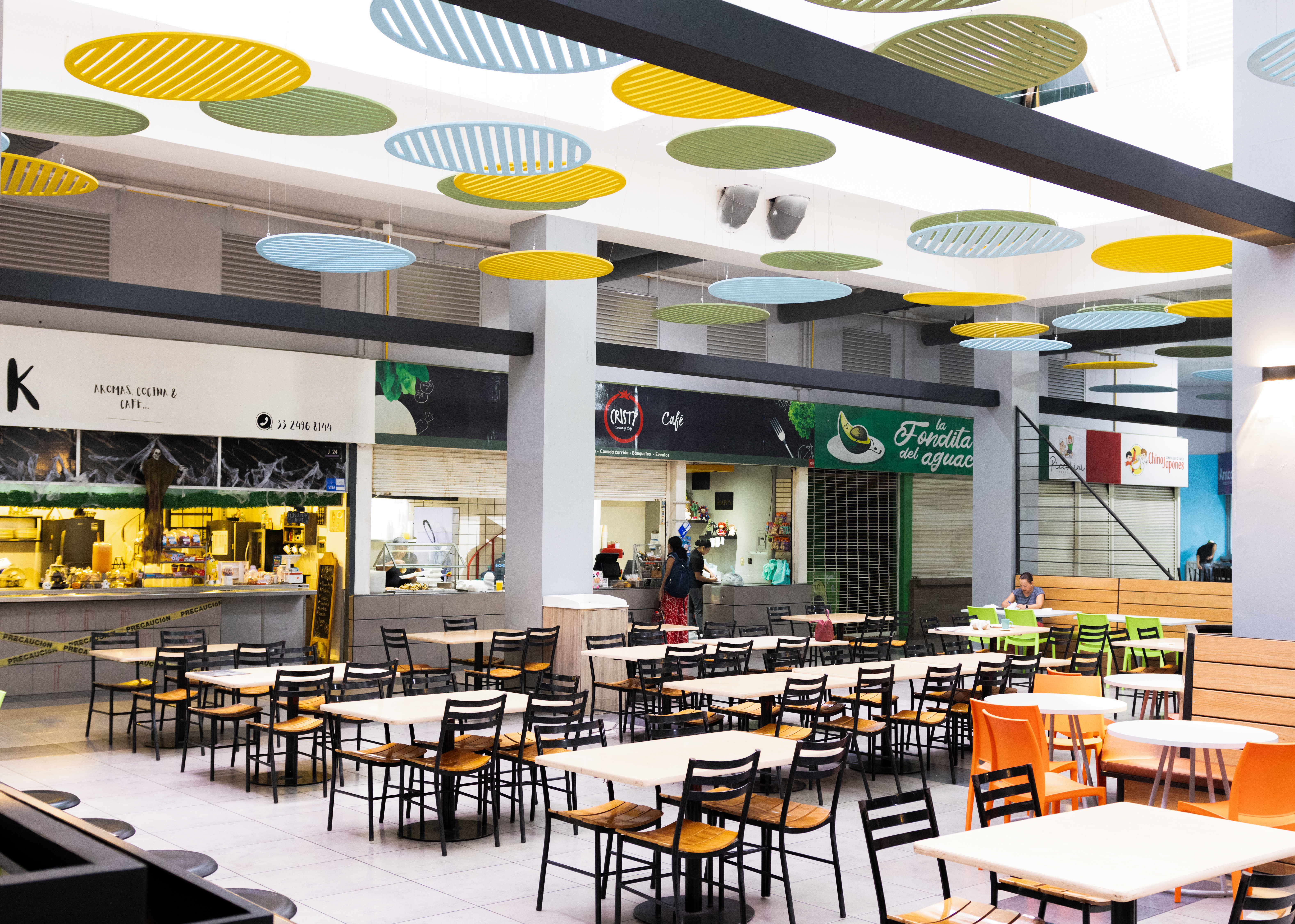 Área de comedor de Plaza Concentro